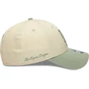 bone-curvo-bege-e-verde-snapback-com-logo-verde-9forty-m-crown-side-script-da-los-angeles-dodgers-mlb-da-new-era