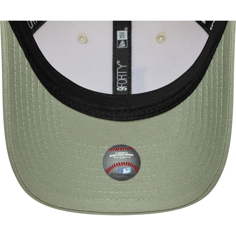 bone-curvo-bege-e-verde-snapback-com-logo-verde-9forty-m-crown-side-script-da-los-angeles-dodgers-mlb-da-new-era