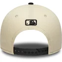 bone-curvo-bege-e-preto-snapback-9forty-m-crown-side-script-da-new-york-mets-mlb-da-new-era