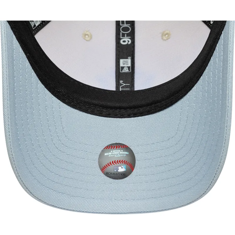 bone-curvo-bege-e-azul-snapback-com-logo-azul-9forty-m-crown-side-script-da-new-york-yankees-mlb-da-new-era