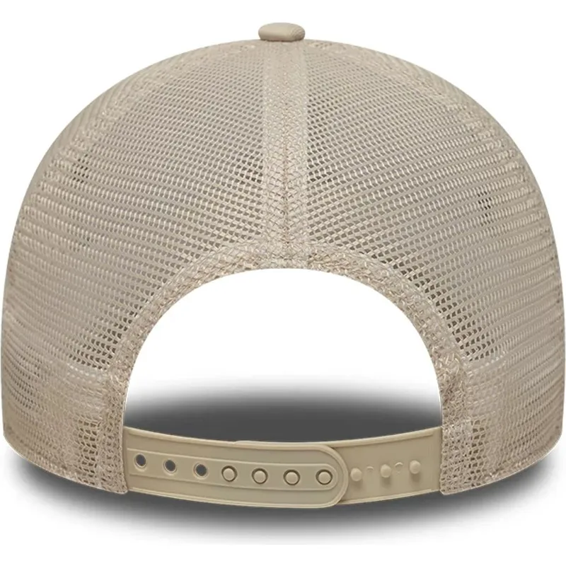 bone-trucker-bege-e-branco-com-logo-bege-a-frame-league-essential-da-los-angeles-dodgers-mlb-da-new-era