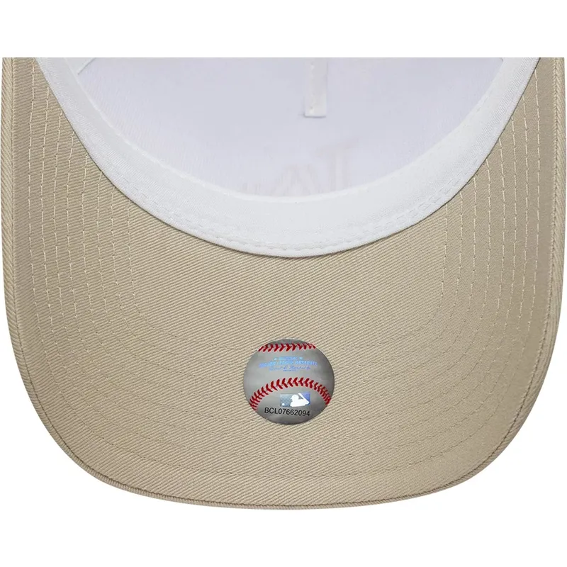 bone-trucker-bege-e-branco-com-logo-bege-a-frame-league-essential-da-los-angeles-dodgers-mlb-da-new-era