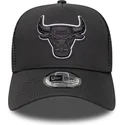 bone-trucker-preto-com-logo-preto-a-frame-outline-da-chicago-bulls-nba-da-new-era