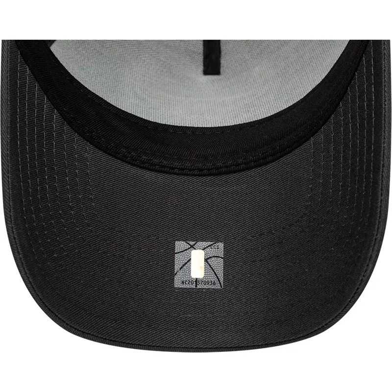 bone-trucker-preto-com-logo-preto-a-frame-outline-da-chicago-bulls-nba-da-new-era