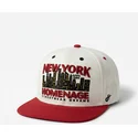 bone-plano-bege-e-vermelho-snapback-nysky-skylines-the-snap-da-homenage