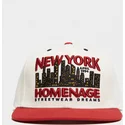 bone-plano-bege-e-vermelho-snapback-nysky-skylines-the-snap-da-homenage