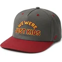 bone-curvo-cinza-e-vermelho-snapback-just-kids-the-retro-da-homenage