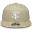 bone-plano-bege-snapback-com-logo-branco-9fifty-league-essential-da-new-york-yankees-mlb-da-new-era