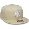 bone-plano-bege-snapback-com-logo-branco-9fifty-league-essential-da-new-york-yankees-mlb-da-new-era