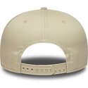 bone-plano-bege-snapback-com-logo-branco-9fifty-league-essential-da-new-york-yankees-mlb-da-new-era