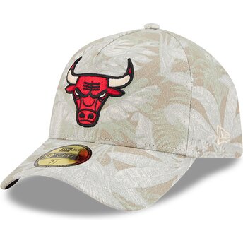 Boné curvo bege justo 59FORTY A Frame Leafy Palm da Chicago Bulls NBA da New Era