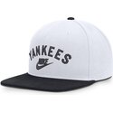 bone-plano-branco-e-azul-marinho-snapback-cooperstown-dri-fit-pro-structured-square-bill-da-nike