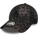bone-curvo-leopardo-ajustavel-para-mulheres-com-logo-preto-9forty-leaopard-cosy-da-los-angeles-dodgers-mlb-da-new-era