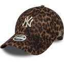 bone-curvo-leopardo-ajustavel-para-mulheres-9forty-leaopard-cosy-da-new-york-yankees-mlb-da-new-era