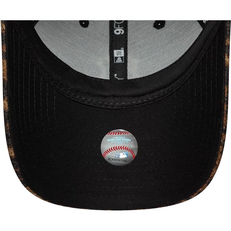 bone-curvo-leopardo-ajustavel-para-mulheres-9forty-leaopard-cosy-da-new-york-yankees-mlb-da-new-era