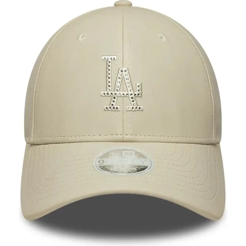 bone-curvo-bege-snapback-para-mulheres-com-logo-bege-9forty-m-crown-pu-diamante-da-los-angeles-dodgers-mlb-da-new-era bone-curvo-bege-snapback-para-mulheres-com-logo-bege-9forty-m-crown-pu-diamante-da-los-angeles-dodgers-mlb-da-new-era