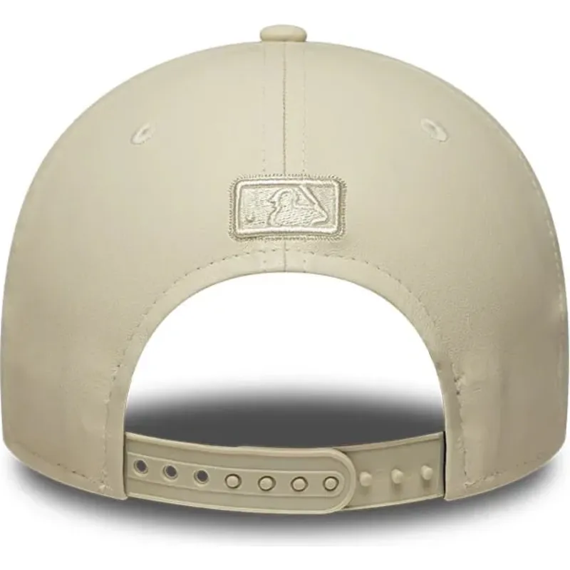 bone-curvo-bege-snapback-para-mulheres-com-logo-bege-9forty-m-crown-pu-diamante-da-los-angeles-dodgers-mlb-da-new-era bone-curvo-bege-snapback-para-mulheres-com-logo-bege-9forty-m-crown-pu-diamante-da-los-angeles-dodgers-mlb-da-new-era