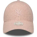 bone-curvo-rosa-snapback-para-mulheres-com-logo-rosa-9forty-m-crown-winter-borg-da-new-york-yankees-mlb-da-new-era