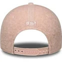 bone-curvo-rosa-snapback-para-mulheres-com-logo-rosa-9forty-m-crown-winter-borg-da-new-york-yankees-mlb-da-new-era