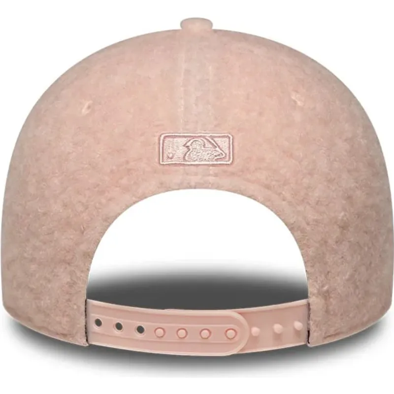 bone-curvo-rosa-snapback-para-mulheres-com-logo-rosa-9forty-m-crown-winter-borg-da-new-york-yankees-mlb-da-new-era