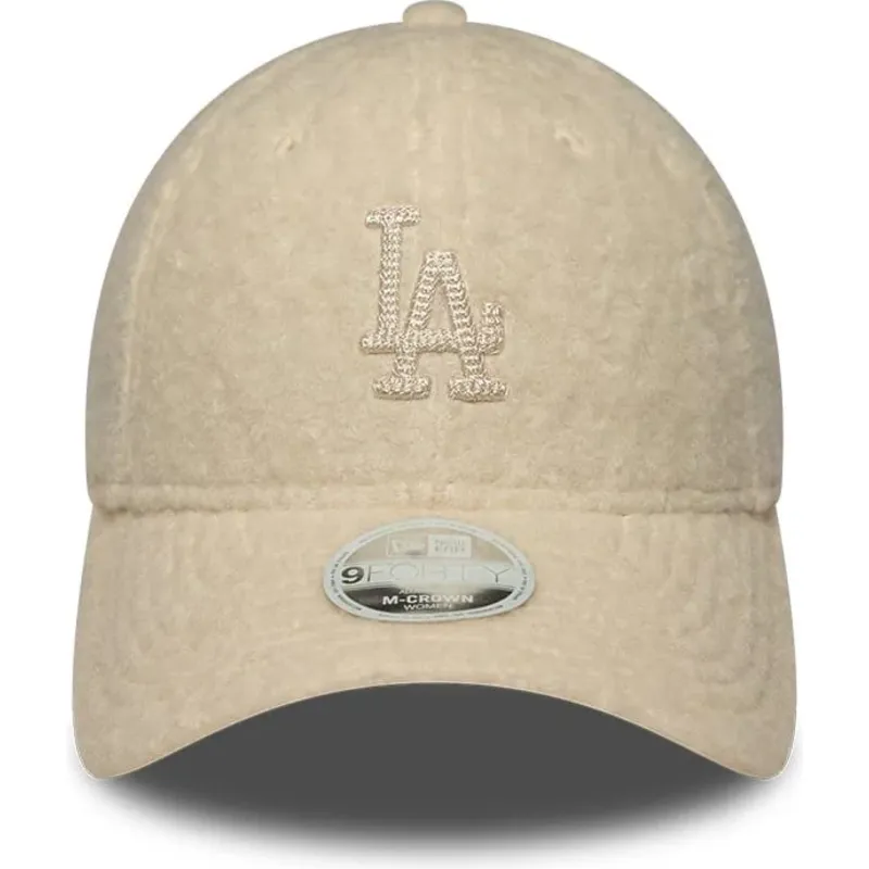 bone-curvo-bege-snapback-para-mulheres-com-logo-bege-9forty-m-crown-winter-borg-da-los-angeles-dodgers-mlb-da-new-era bone-curvo-bege-snapback-para-mulheres-com-logo-bege-9forty-m-crown-winter-borg-da-los-angeles-dodgers-mlb-da-new-era