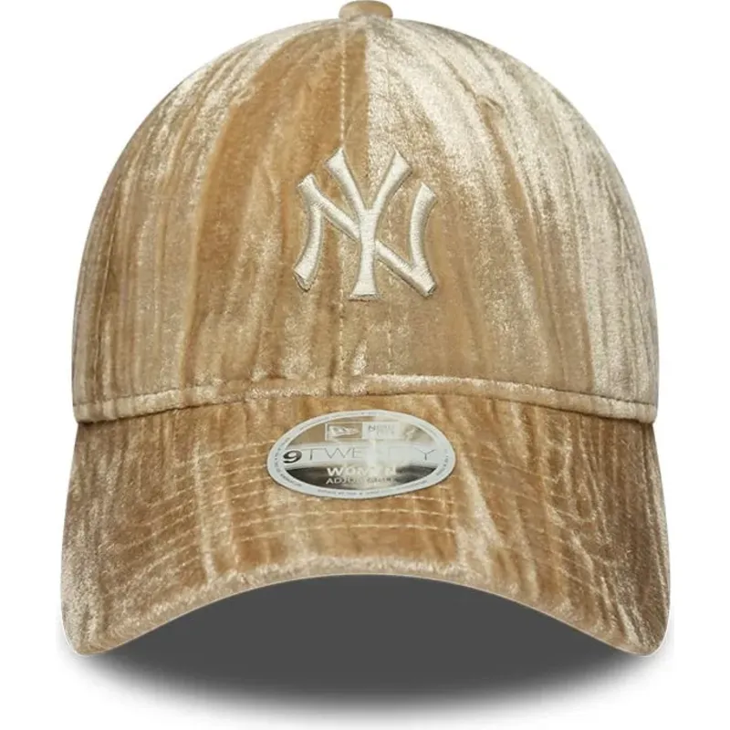 bone-curvo-bege-ajustavel-para-mulheres-com-logo-bege-9twenty-velour-da-new-york-yankees-mlb-da-new-era bone-curvo-bege-ajustavel-para-mulheres-com-logo-bege-9twenty-velour-da-new-york-yankees-mlb-da-new-era