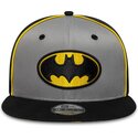 bone-plano-cinza-e-preto-snapback-para-crianca-9fifty-piping-da-batman-dc-comics-da-new-era