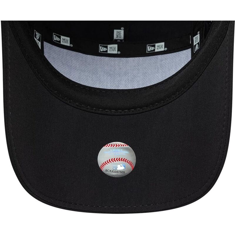 bone-trucker-preto-com-logo-preto-runner-tech-midi-da-new-york-yankees-mlb-da-new-era