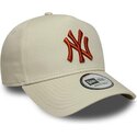 bone-curvo-bege-snapback-com-logo-castanho-e-frame-league-essential-da-new-york-yankees-mlb-da-new-era