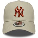 bone-curvo-bege-snapback-com-logo-castanho-e-frame-league-essential-da-new-york-yankees-mlb-da-new-era