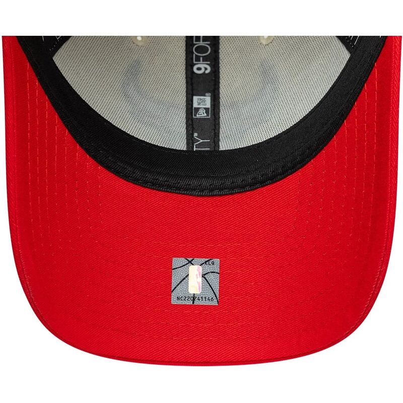 bone-curvo-bege-e-vermelho-ajustavel-9forty-colour-block-da-chicago-bulls-nba-da-new-era