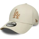 bone-curvo-bege-ajustavel-com-logo-castanho-9forty-faux-pony-infill-da-los-angeles-dodgers-mlb-da-new-era
