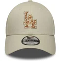 bone-curvo-bege-ajustavel-com-logo-castanho-9forty-faux-pony-infill-da-los-angeles-dodgers-mlb-da-new-era