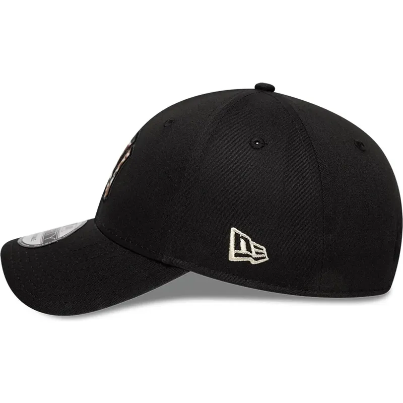 bone-curvo-preto-ajustavel-com-logo-castanho-9forty-faux-pony-infill-da-new-york-yankees-mlb-da-new-era bone-curvo-preto-ajustavel-com-logo-castanho-9forty-faux-pony-infill-da-new-york-yankees-mlb-da-new-era