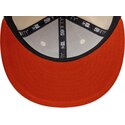 bone-plano-bege-e-laranja-justo-com-logo-laranja-59fifty-league-essential-da-new-york-yankees-mlb-da-new-era
