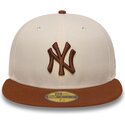 bone-plano-castanho-e-bege-justo-com-logo-castanho-59fifty-league-essential-da-new-york-yankees-mlb-da-new-era