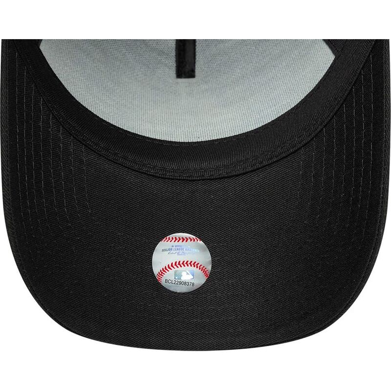bone-curvo-preto-snapback-com-logo-dourado-e-frame-metallic-outline-da-new-york-yankees-mlb-da-new-era