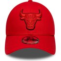 bone-curvo-vermelho-ajustavel-com-logo-vermelho-9forty-outline-da-chicago-bulls-nba-da-new-era