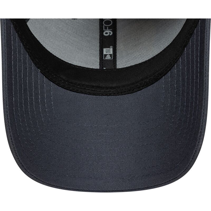 bone-curvo-cinza-escuro-ajustavel-com-logo-preto-9forty-logo-vespa-piaggio-da-new-era