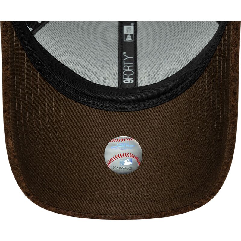 bone-curvo-castanho-snapback-9forty-winter-borg-da-new-york-yankees-mlb-da-new-era