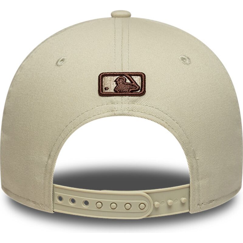 bone-curvo-bege-snapback-com-logo-castanho-9forty-m-crown-da-new-york-yankees-mlb-da-new-era