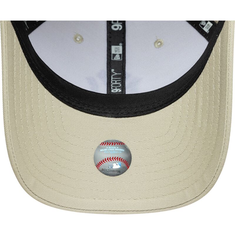 bone-curvo-bege-snapback-com-logo-castanho-9forty-m-crown-da-new-york-yankees-mlb-da-new-era