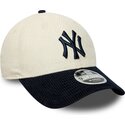 bone-curvo-bege-e-azul-marinho-ajustavel-com-logo-azul-marinho-9forty-m-crown-cord-da-new-york-yankees-mlb-da-new-era
