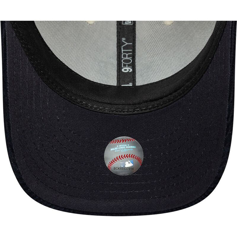 bone-curvo-bege-e-azul-marinho-ajustavel-com-logo-azul-marinho-9forty-m-crown-cord-da-new-york-yankees-mlb-da-new-era bone-curvo-bege-e-azul-marinho-ajustavel-com-logo-azul-marinho-9forty-m-crown-cord-da-new-york-yankees-mlb-da-new-era