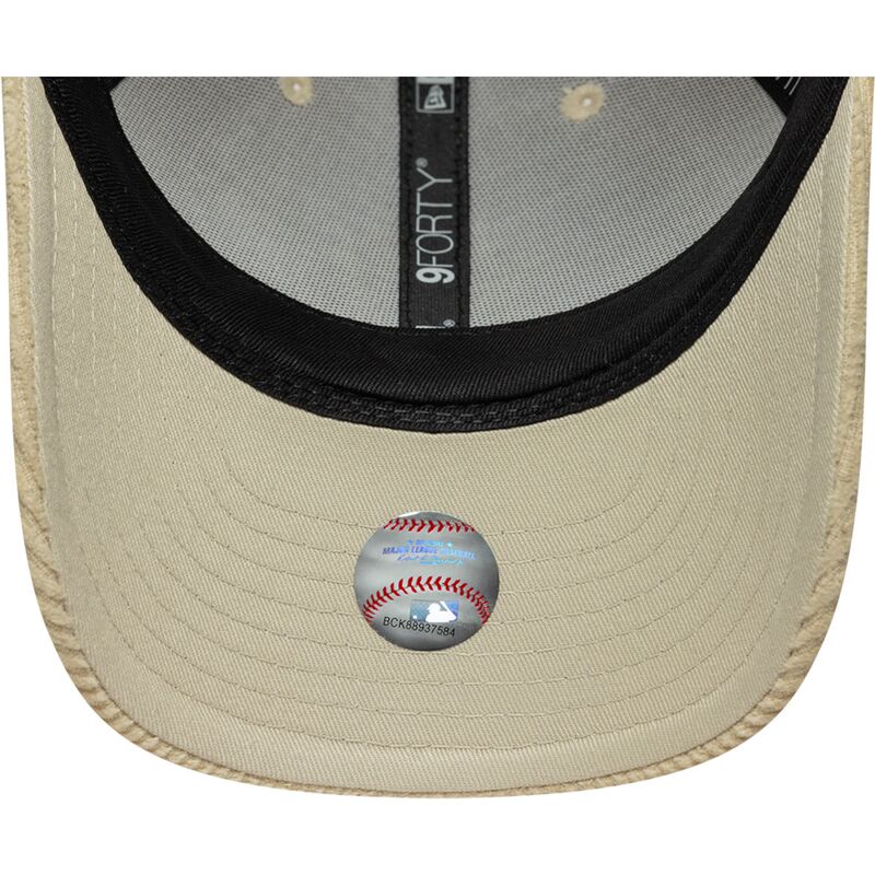 bone-curvo-bege-ajustavel-com-logo-bege-9forty-m-crown-cord-da-new-york-yankees-mlb-da-new-era bone-curvo-bege-ajustavel-com-logo-bege-9forty-m-crown-cord-da-new-york-yankees-mlb-da-new-era