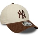 bone-curvo-castanho-e-bege-ajustavel-com-logo-castanho-9forty-m-crown-cord-da-new-york-yankees-mlb-da-new-era