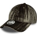 bone-curvo-verde-ajustavel-para-mulheres-com-logo-verde-9twenty-velour-da-new-york-yankees-mlb-da-new-era
