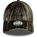 bone-curvo-verde-ajustavel-para-mulheres-com-logo-verde-9twenty-velour-da-new-york-yankees-mlb-da-new-era