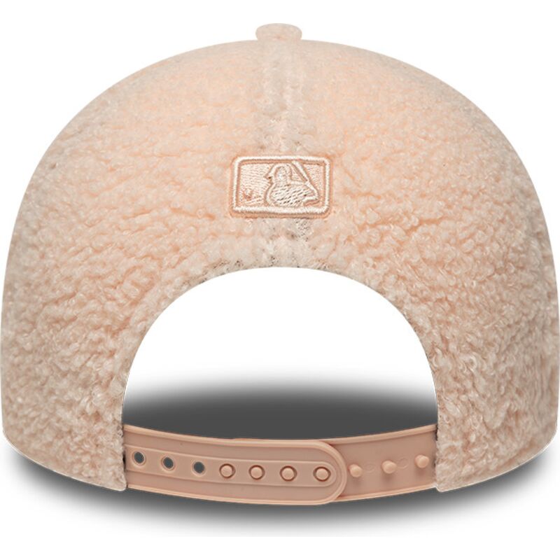 bone-curvo-rosa-snapback-para-crianca-com-logo-rosa-9forty-m-crown-winter-borg-da-new-york-yankees-mlb-da-new-era