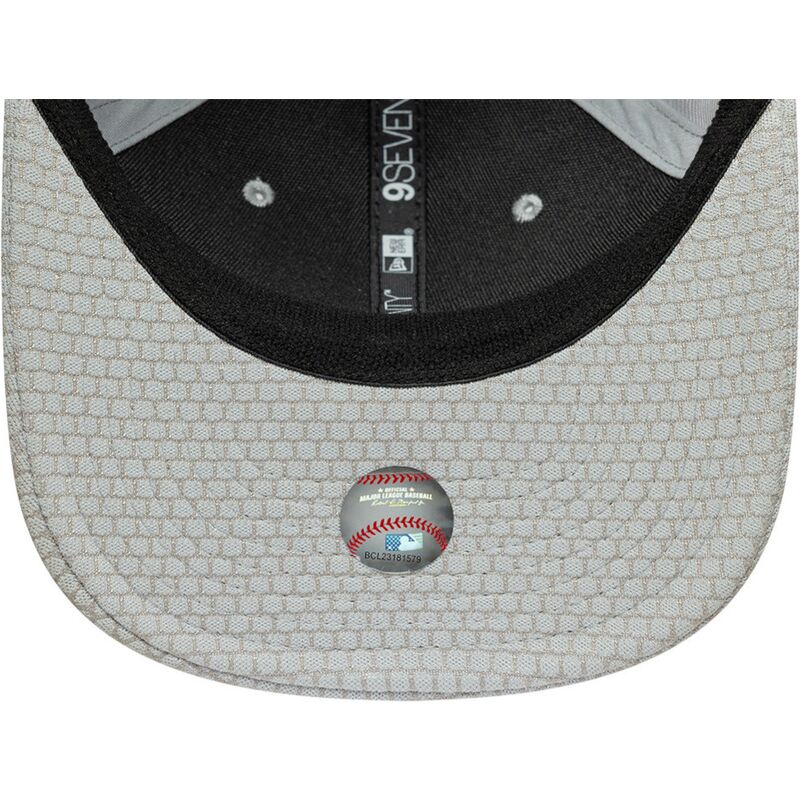 bone-curvo-cinza-snapback-com-logo-cinza-9seventy-stretch-snap-mesh-flawless-da-new-york-yankees-mlb-da-new-era